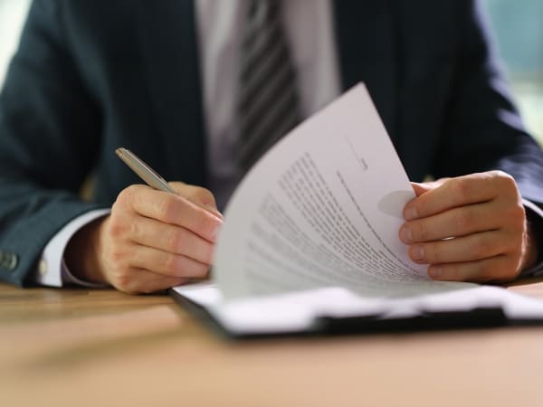Prestação de contas transparente: balancetes e relatórios de administração de condomínios